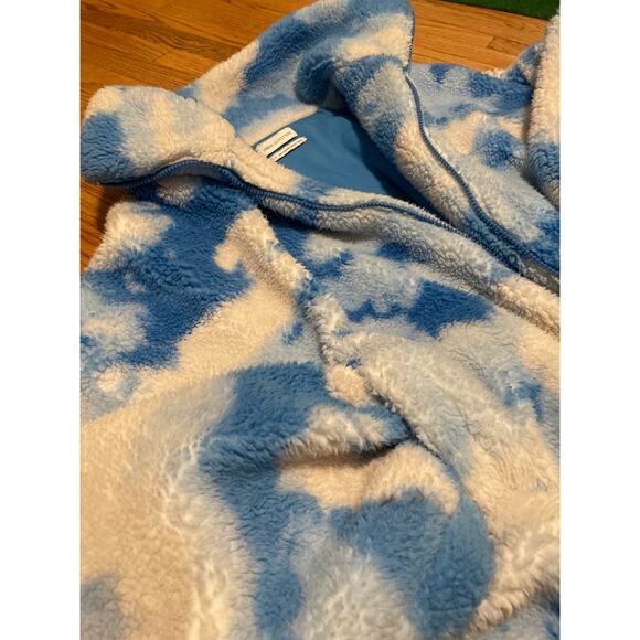 Urban Outfitters Fluffy blue & white coat w/side pockets and zip front - Picture 7 of 7